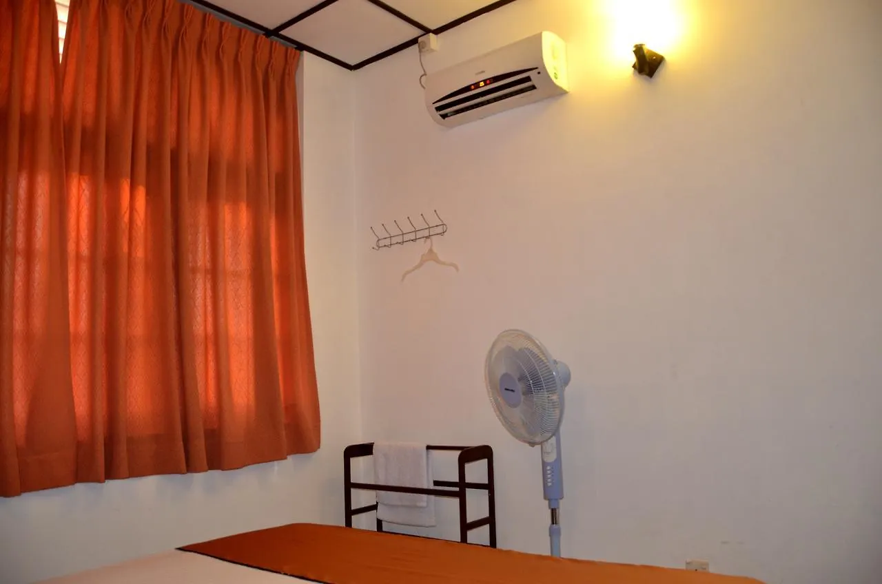Roel Rest Hotel Negombo 2*,  Sri Lanka