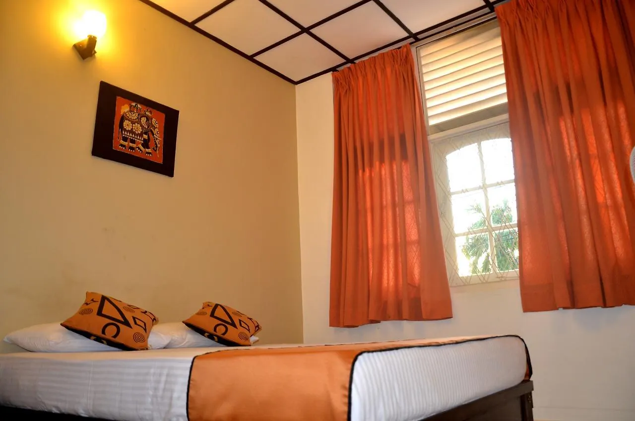 Roel Rest Hotel Negombo